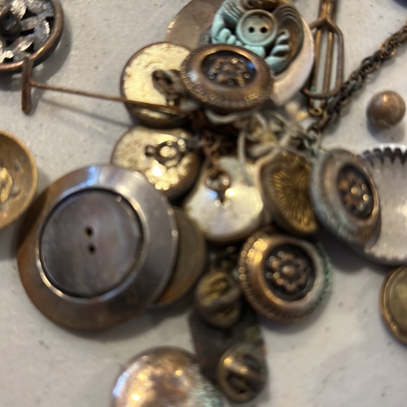 Very Old Patina Metal Buttons - Picture 2 of 8